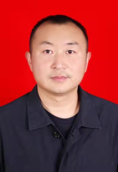 焦  鹏