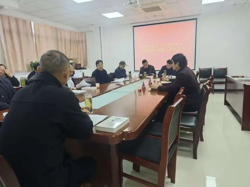 县人大工作研究会召开调研医疗工作座谈会